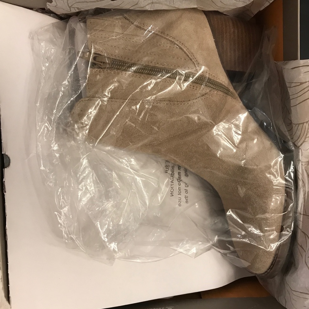 NWT Crown Vintage Cindy Bootie - Picture 6 of 6